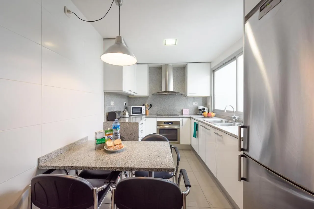 Апартаменты Ramblasrentals Stylish Bright 3Br New Catalan Flat 10M Ramblas - Parking - Wifi Барселона